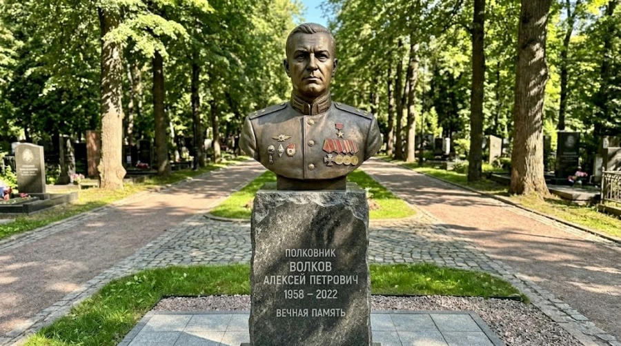 bronze-military-monument-real